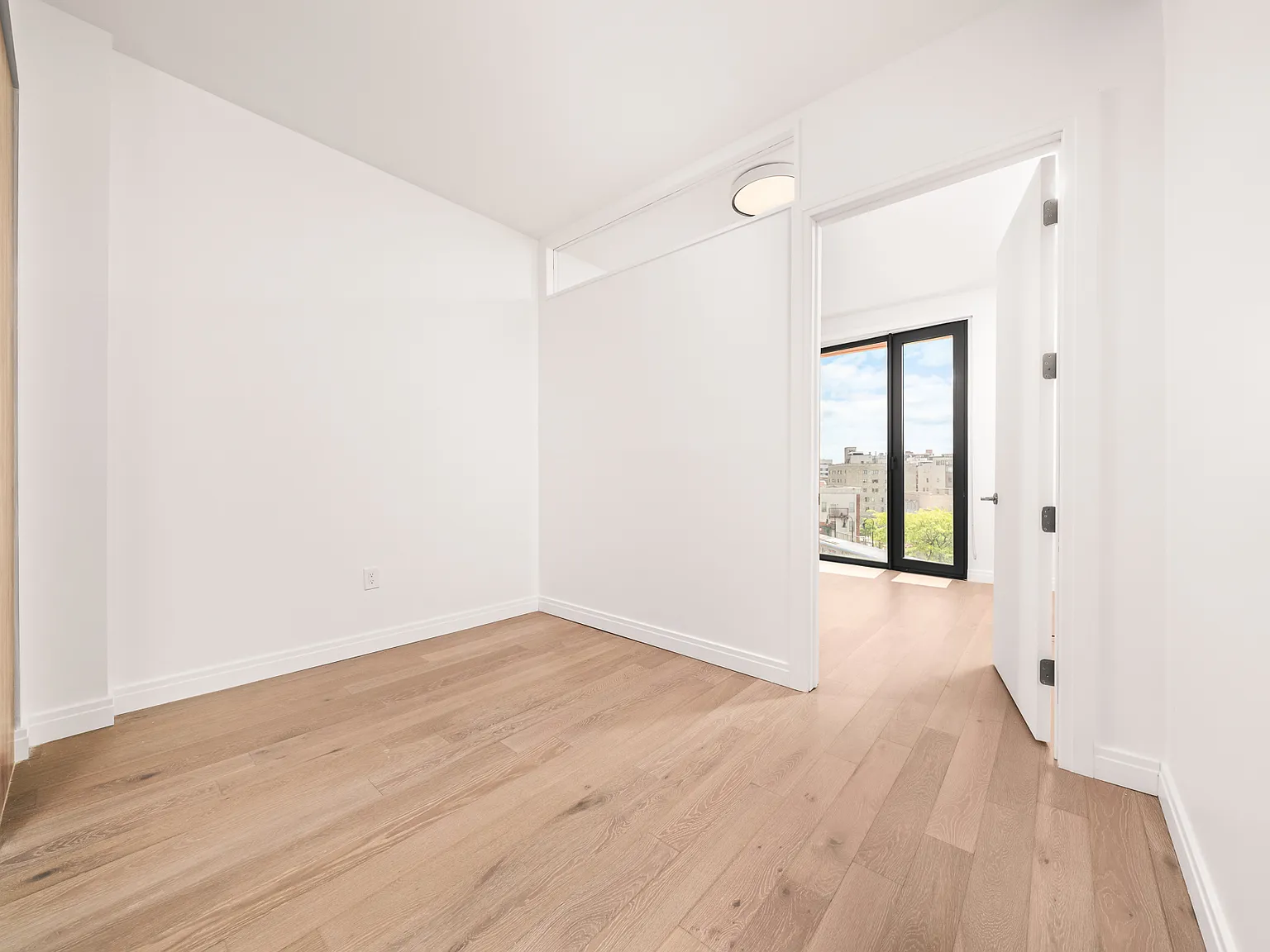 255 Lorimer Street — Photo 4
