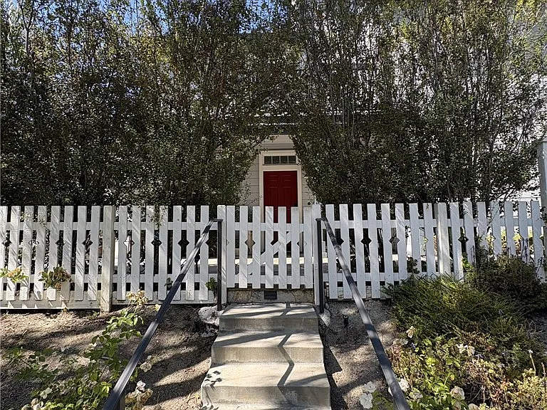 9 Ivy Gate Ln — Photo 2