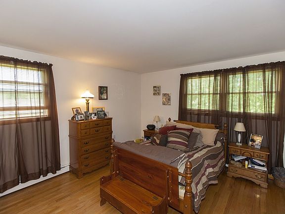 Large BD with cedar closet