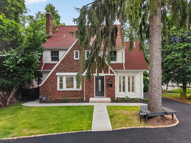 1st image of 216 Gregory Ave