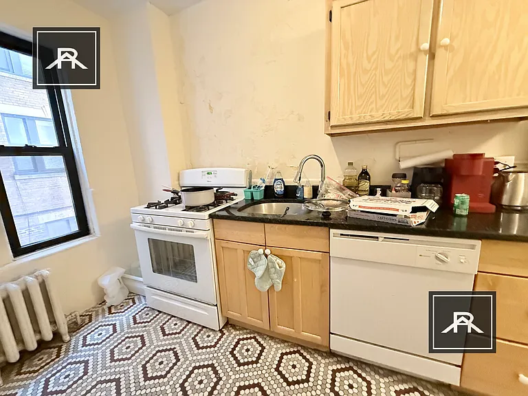 450 Park Dr #2 — Photo 1
