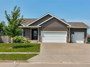 820 NW Sunset Ln, Grimes, IA 50111