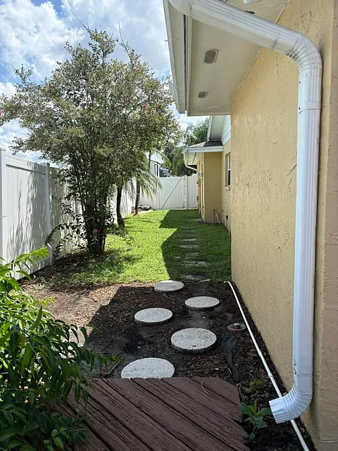 3 bed, 2.5 bath, 2084 sqft, $2,650 — Photo 2