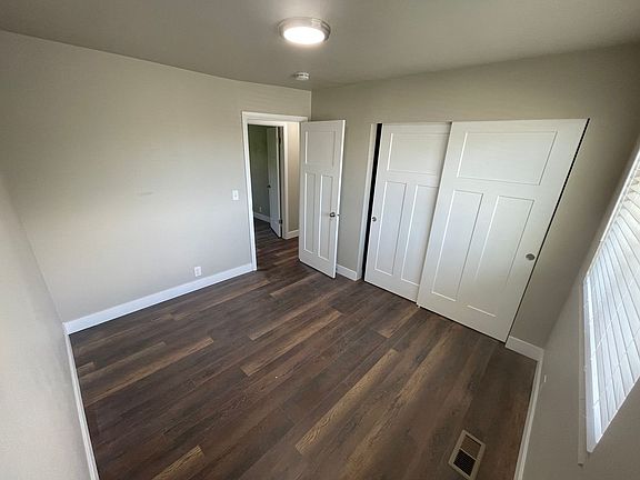 4th image of 951 W Potomac Cir