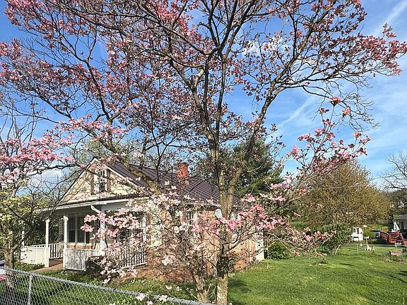 4th image of 324 Highland Ave
