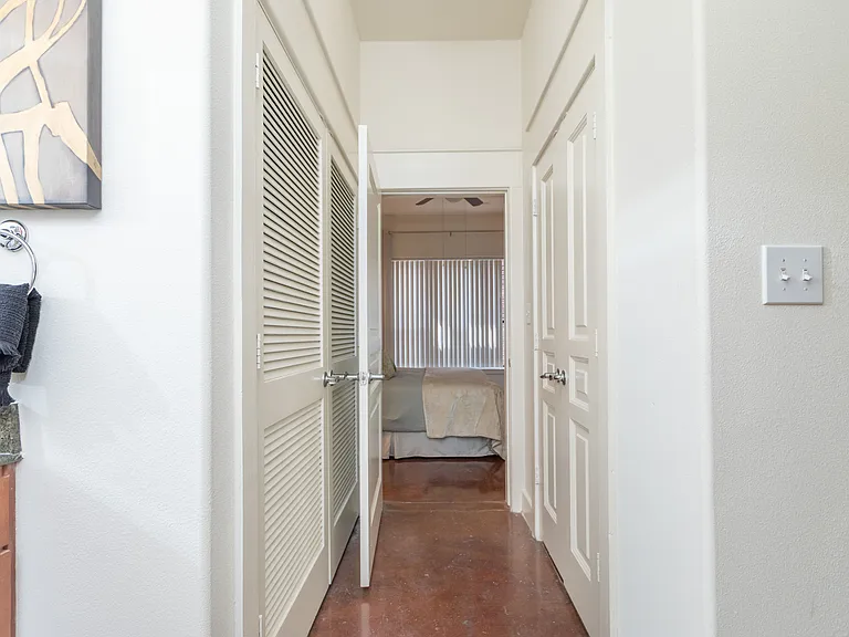 Sabine Street Lofts — Photo 35