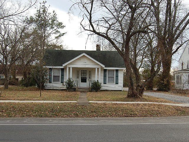 2nd image of 1613 Main St