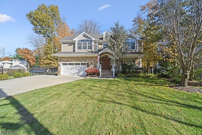 1st image of 16 Bonnyview Dr