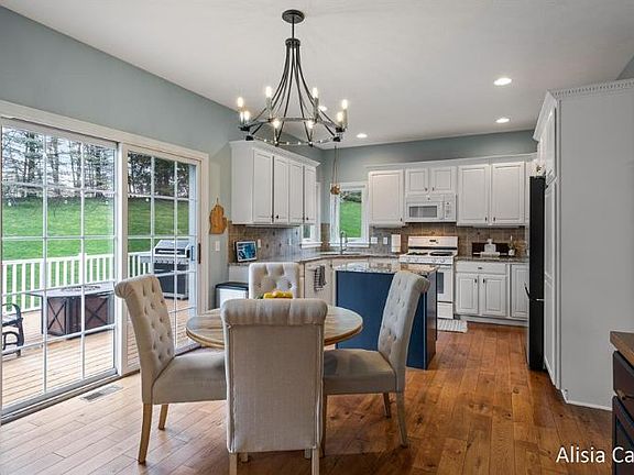 5th image of 4230 Creek View Dr