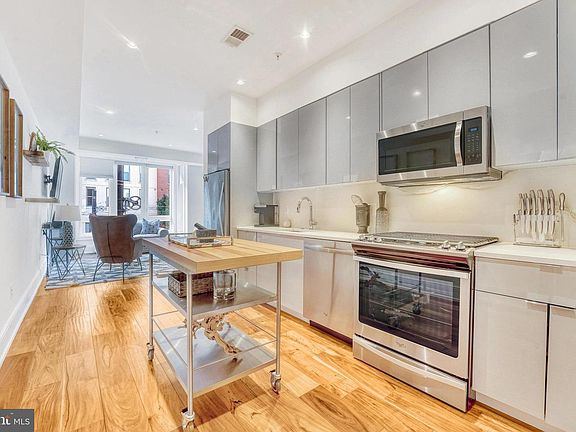 5th image of 904 H St NE #1