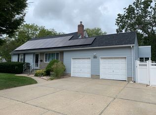 64 Harrington Ave, Lindenhurst, NY 11757