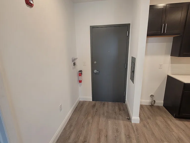 37 Main St #7 — Photo 6