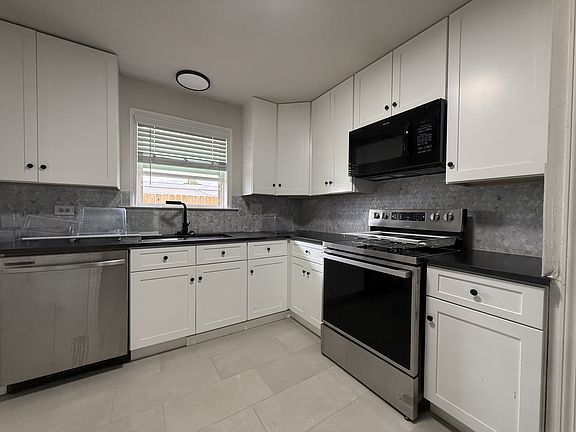3rd image of 3100 Thomas Ave #B