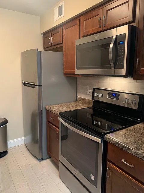 2 bed, 800 sqft, $1,850 — Photo 2