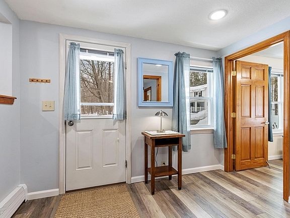 4th image of 17 Vinton St