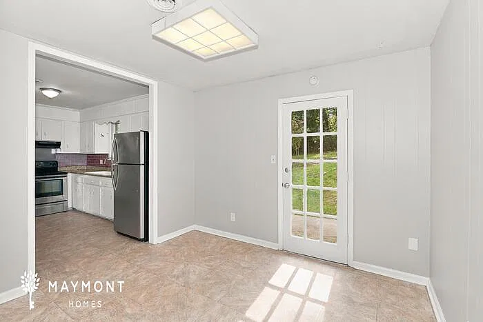 3 bed, 1.5 bath, 1104 sqft, $1,245 — Photo 4