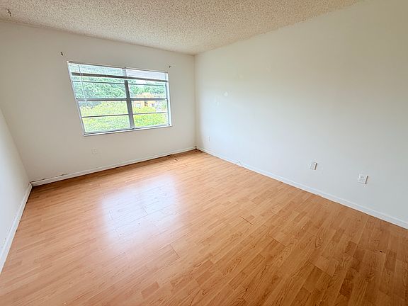 5th image of 4304 NW 9th Ave APT 3-3B