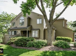 886 Shoreline Rd, Lake Barrington, IL 60010