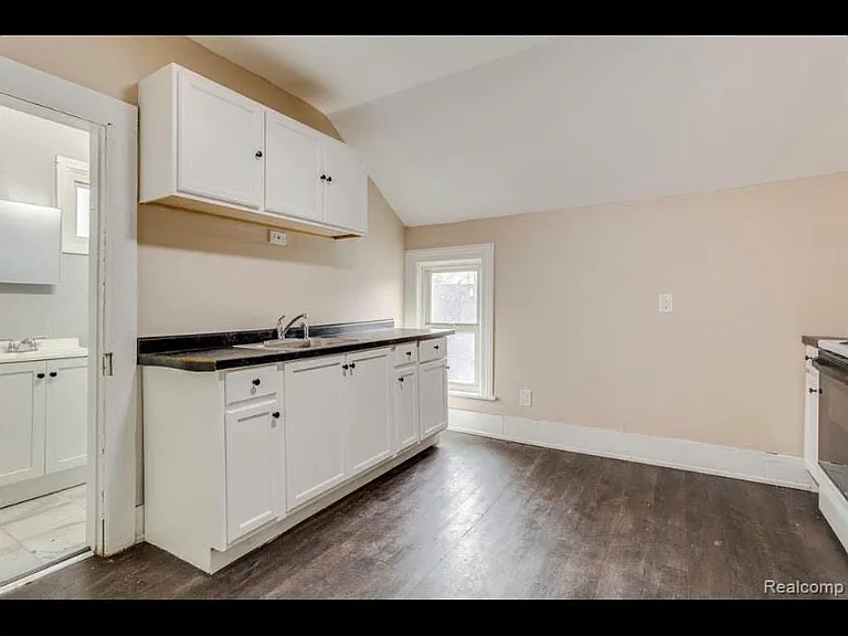 1914 Stone St #2 — Photo 4