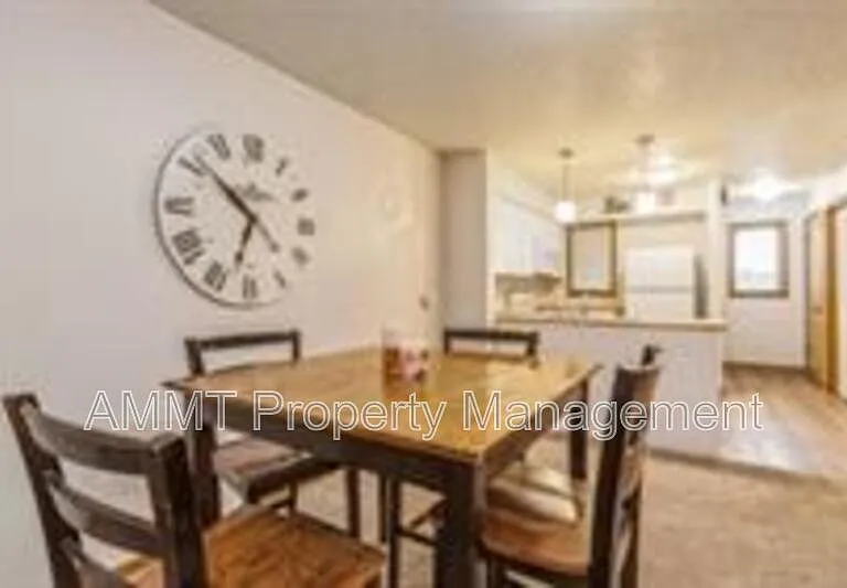 740 Westwinds Dr #2 — Photo 2