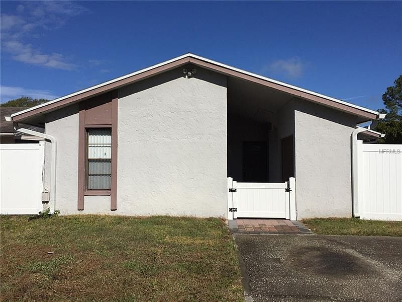 1st image of 10706 Meadowglen Ln