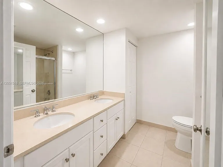 2000 N Bayshore Dr #1107 — Photo 17