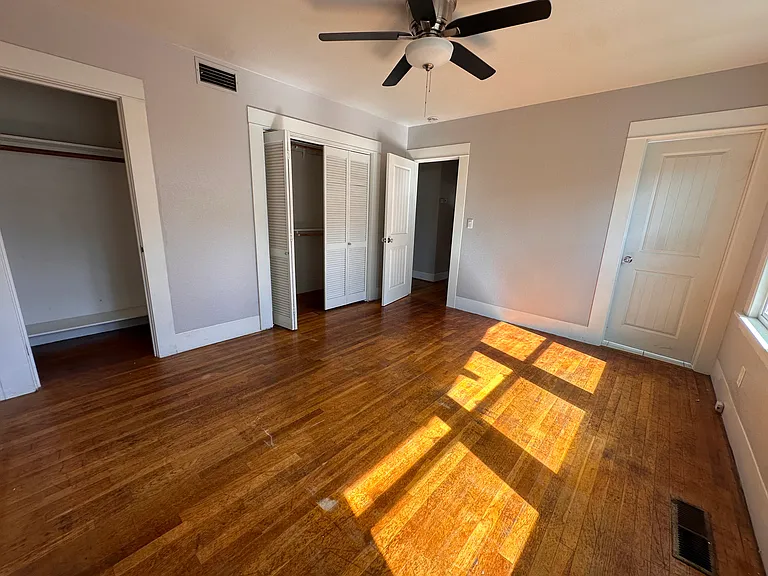 1105 W G St — Photo 15