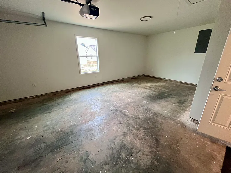 2430 College St — Photo 12