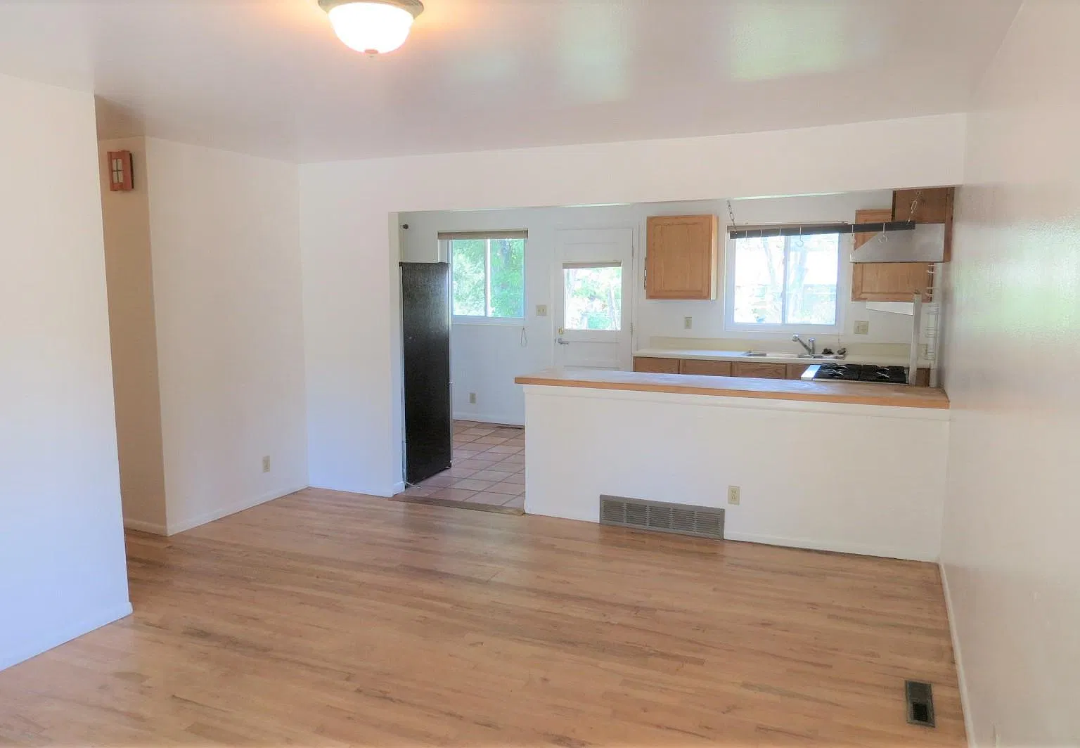 3 bed, 1008 sqft, $3,950 — Photo 2