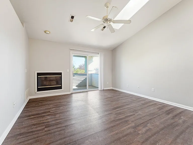 Oasis Apartments — Photo 6