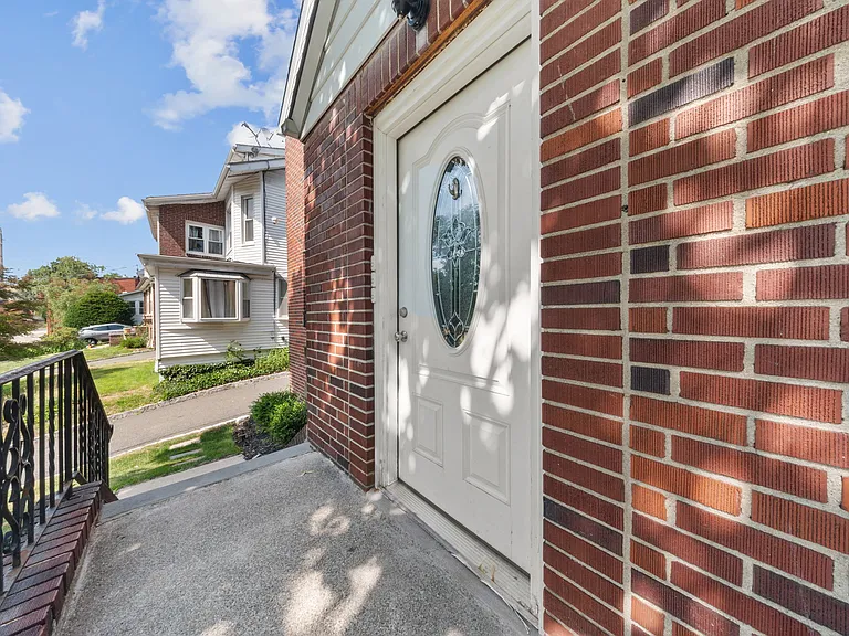 47 Morris Pl #1 — Photo 3