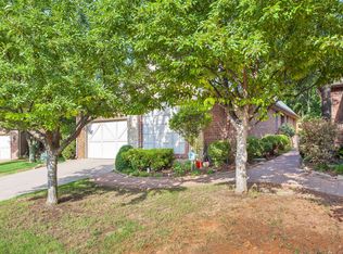4625 Olde Village Cir, Edmond, OK 73013