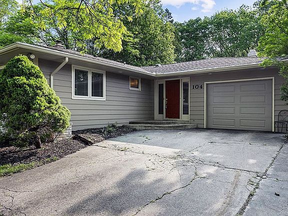 2nd image of 104 Seminole Dr