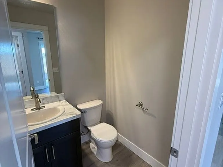 240 NE College Ave — Photo 20