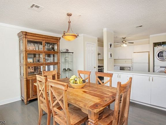 4th image of 56 Larkin Cir #56