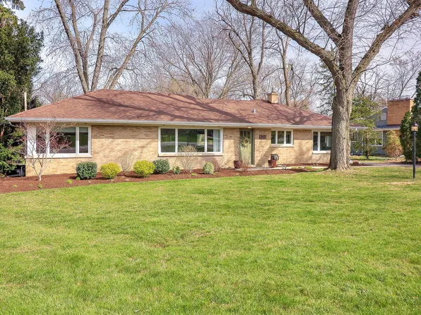 1S525 Taylor Rd, Glen Ellyn, IL 60137