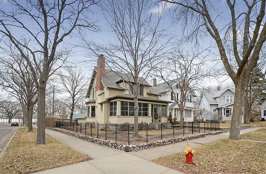 1st image of 1121 Hyacinth Ave E