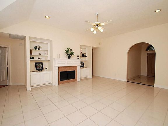 3rd image of 4907 Plantation Colony Dr