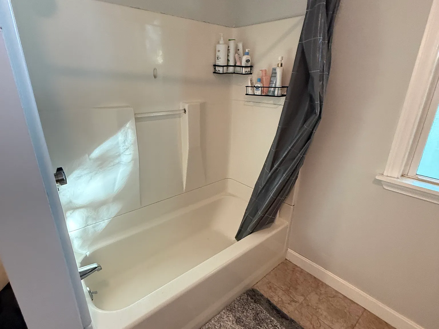 5 bed, 2680 sqft, $5,000 — Photo 2