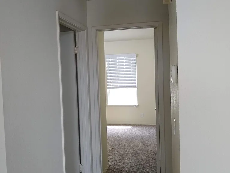 675 Hawthorne St #B — Photo 6