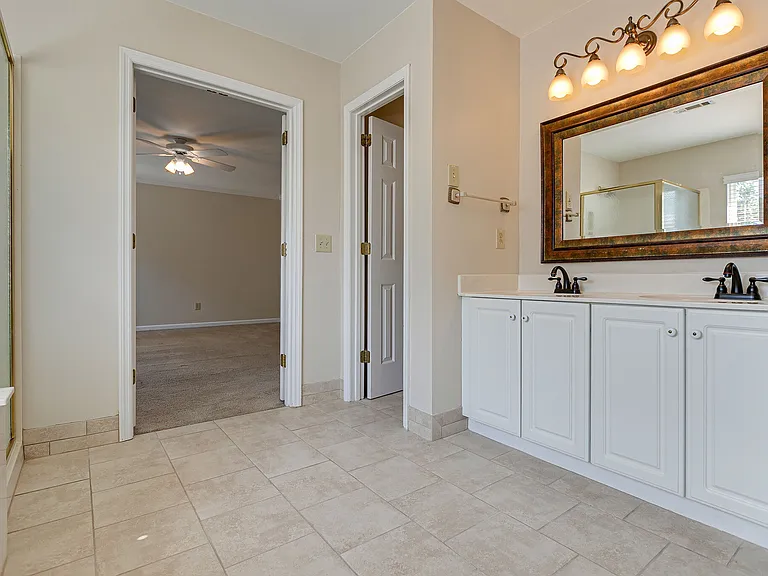 307 Devonshire Dr — Photo 15