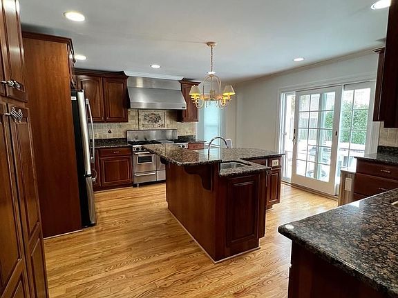 5th image of 1213 Perry William Dr