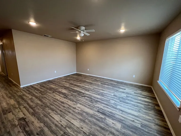 2503 N Avenue O — Photo 8
