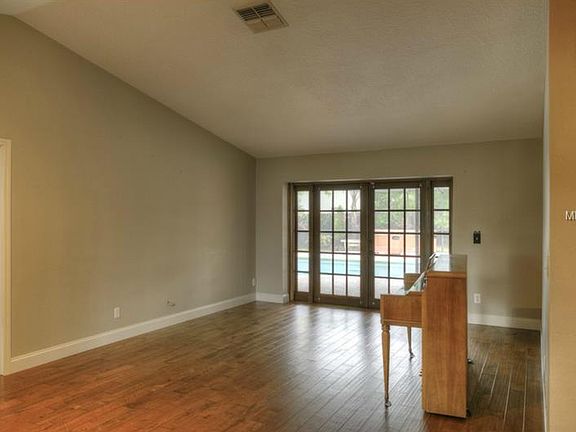 5th image of 2706 Sedgefield Ct E