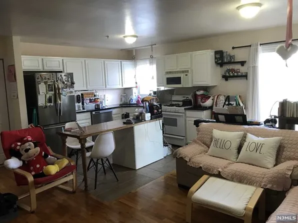 118 Bergen Blvd, Palisades Park, NJ 07650