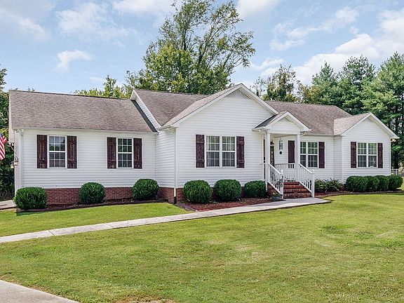 3rd image of 923 Faye Dr