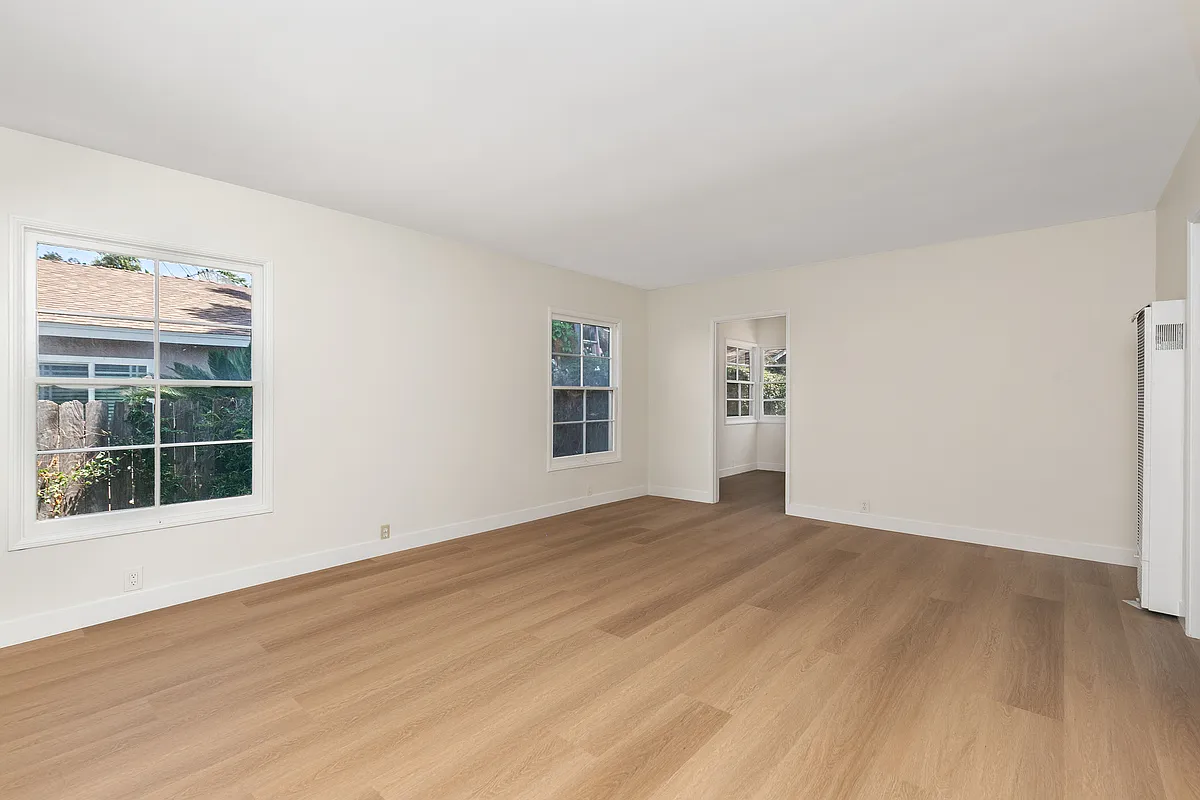 2 bed, 1000 sqft, $2,995 — Photo 3
