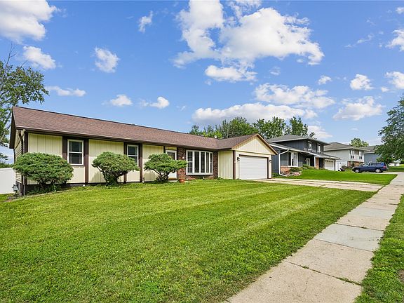 2nd image of 23 Clive Dr NW