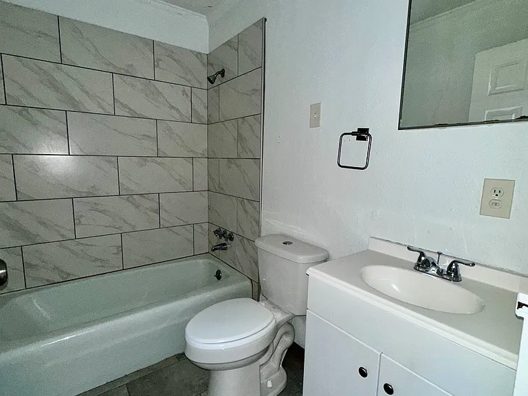 1012 Kennedy St #B — Photo 15
