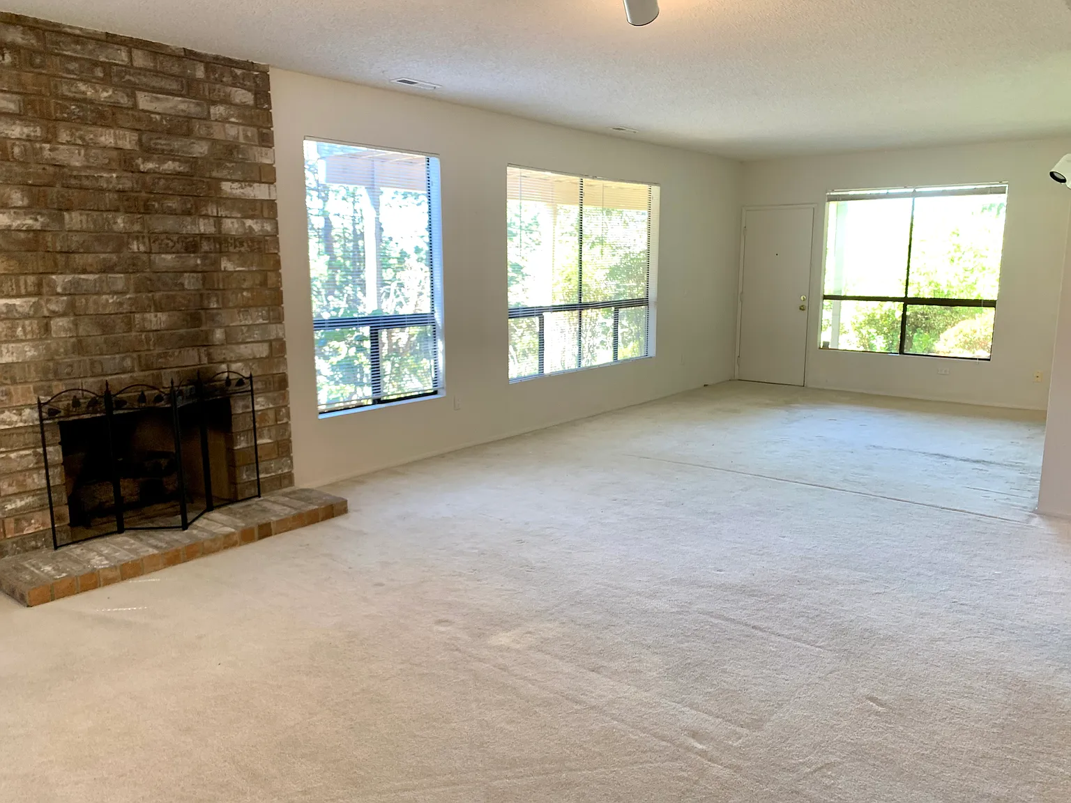 5 bed, 3510 sqft, $4,700 — Photo 3